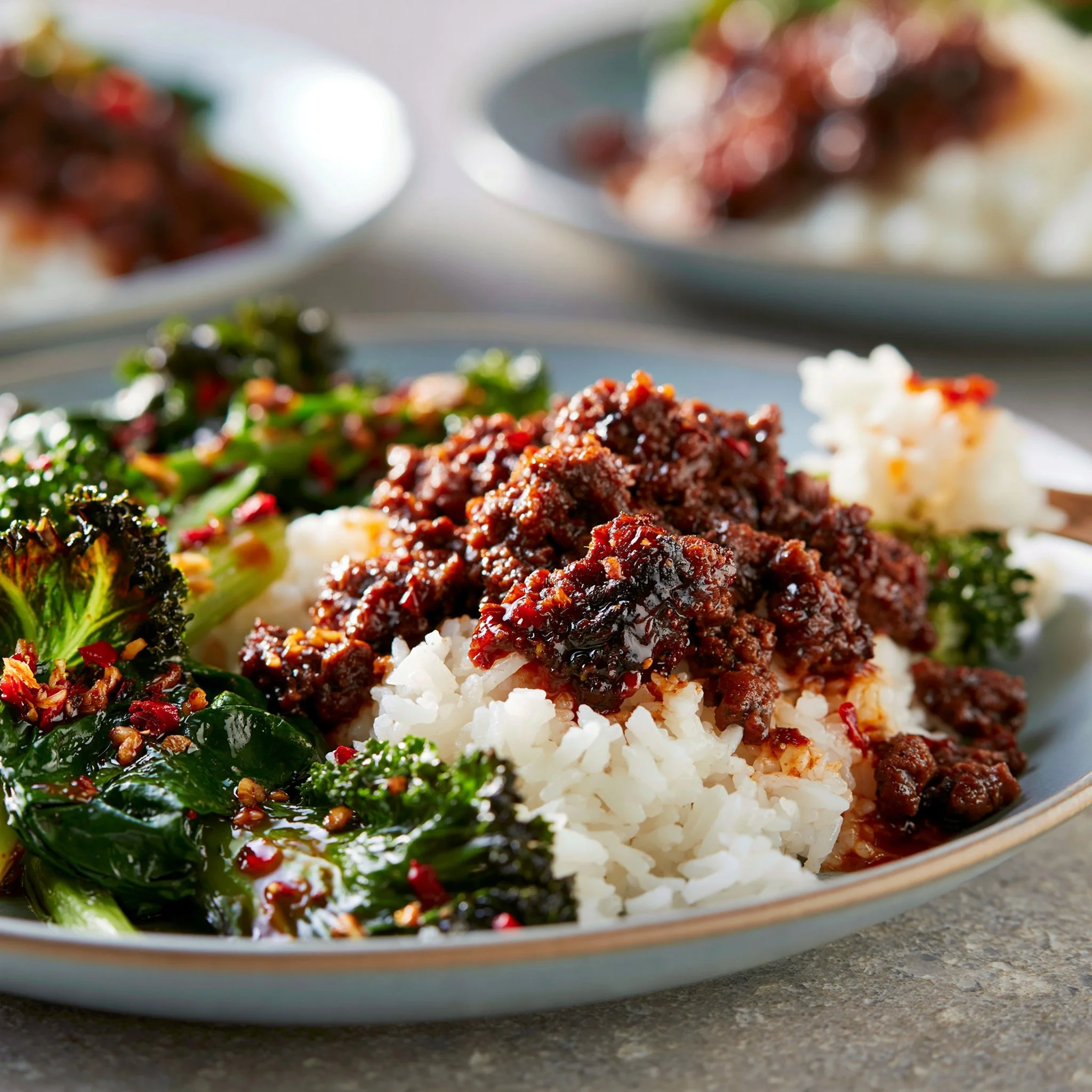 Spicy Ground Beef Stir-Fry Bowl with Garlic Veggies & Steamy Rice