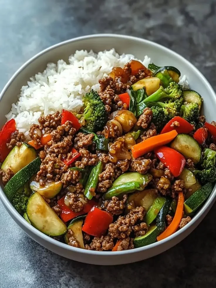 Spicy Ground Beef Stir-Fry Bowl with Garlic Veggies & Steamy Rice